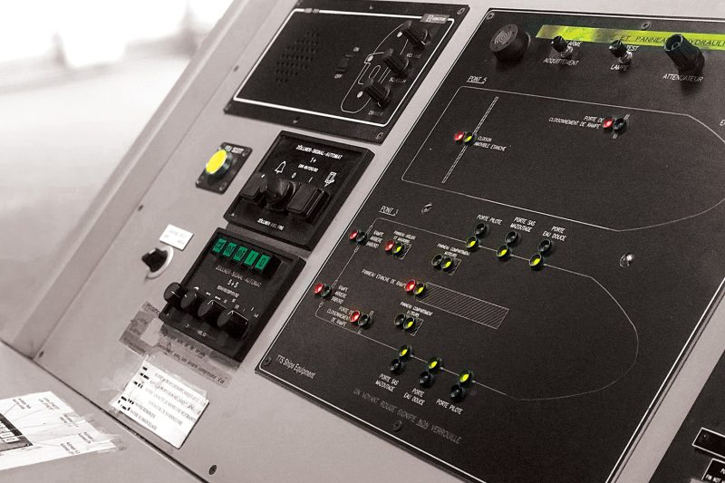 Électricité en environnement naval : 7 contraintes terrain