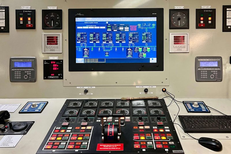 Électricité en environnement naval : 7 contraintes terrain