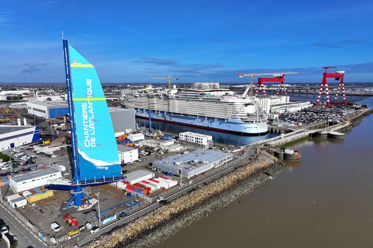 Électricité en environnement naval : 7 contraintes terrain