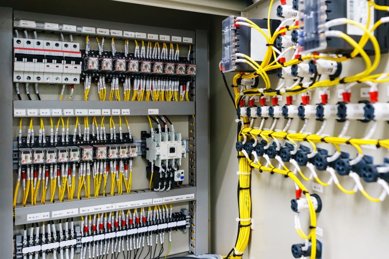 Mise en conformité électrique en entreprise : obligations 2026