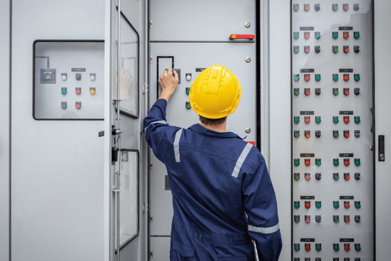 Mise en conformité électrique en entreprise : obligations 2026